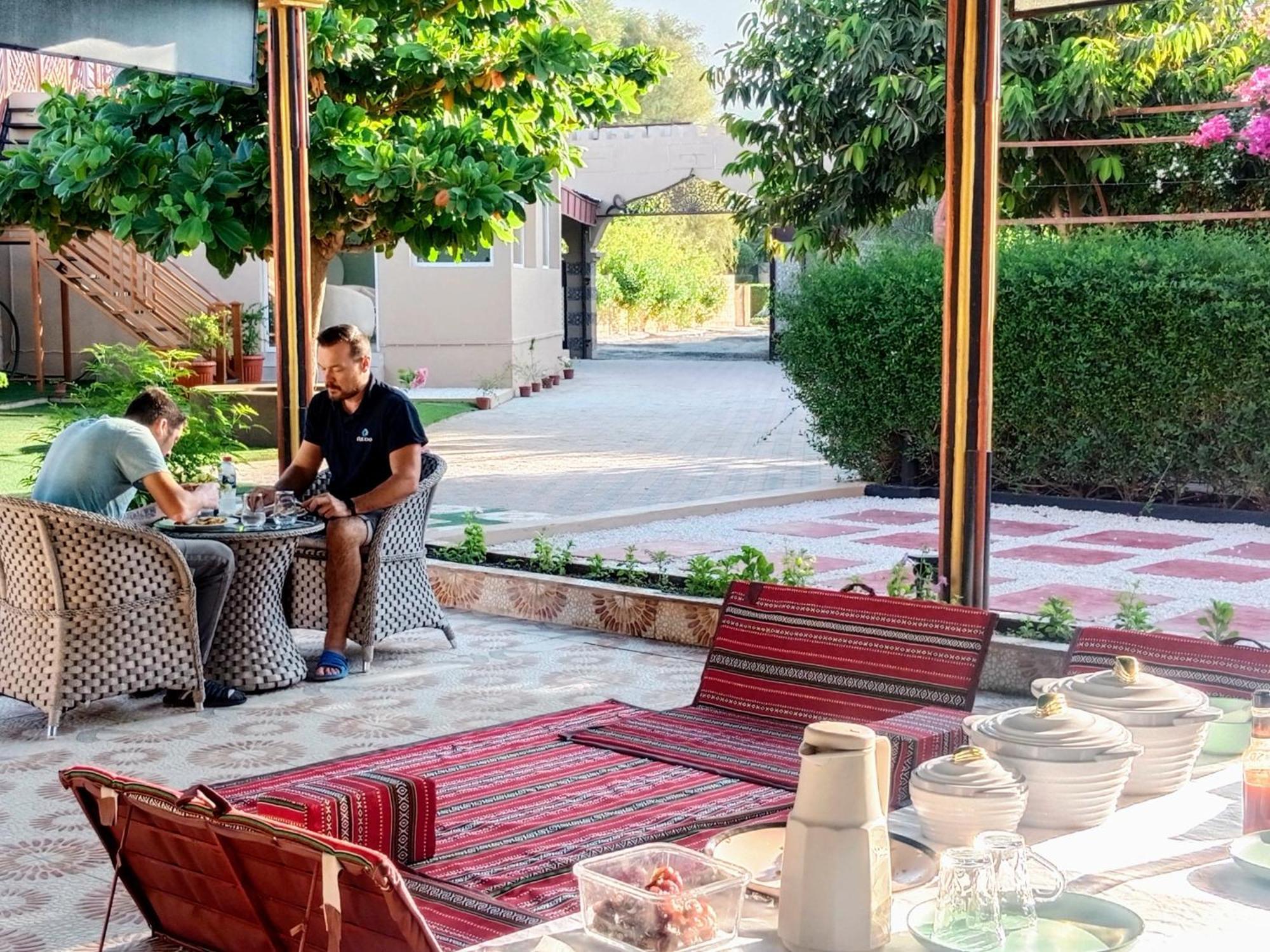 Al Bayan Palms Hotel Nizva Kültér fotó